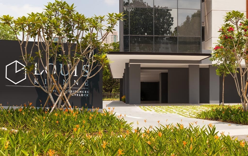 Entrance and sign of Louis Kienne Serviced Residences Havelock in Singapore
